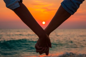 couple-holding-hands-sunset